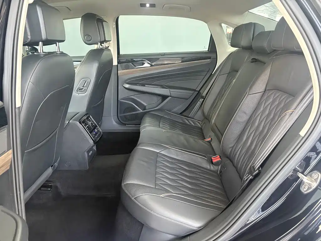 Volkswagen Passat PHEV 2020 — фото 11