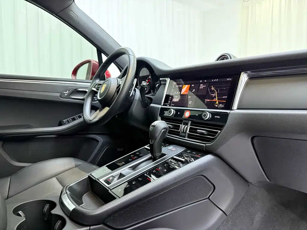 Porsche Macan 2022 — фото 11