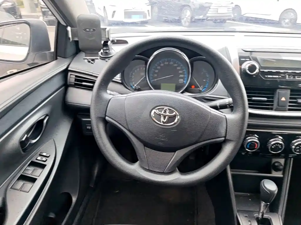 Toyota Yaris L 2018 — фото 17