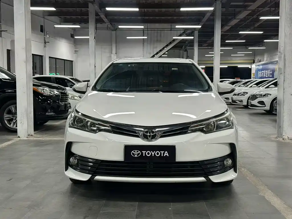 Toyota Corolla 2018 — фото 1