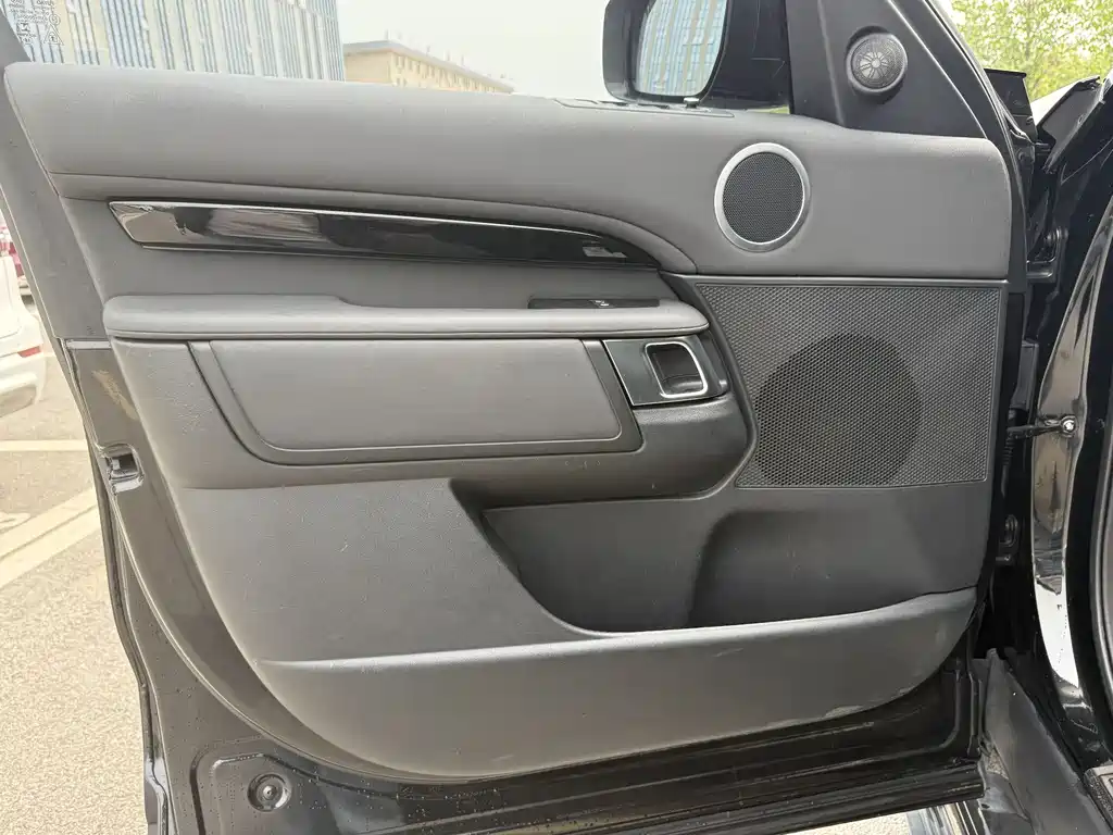 Land Rover Discovery 2019 — фото 10