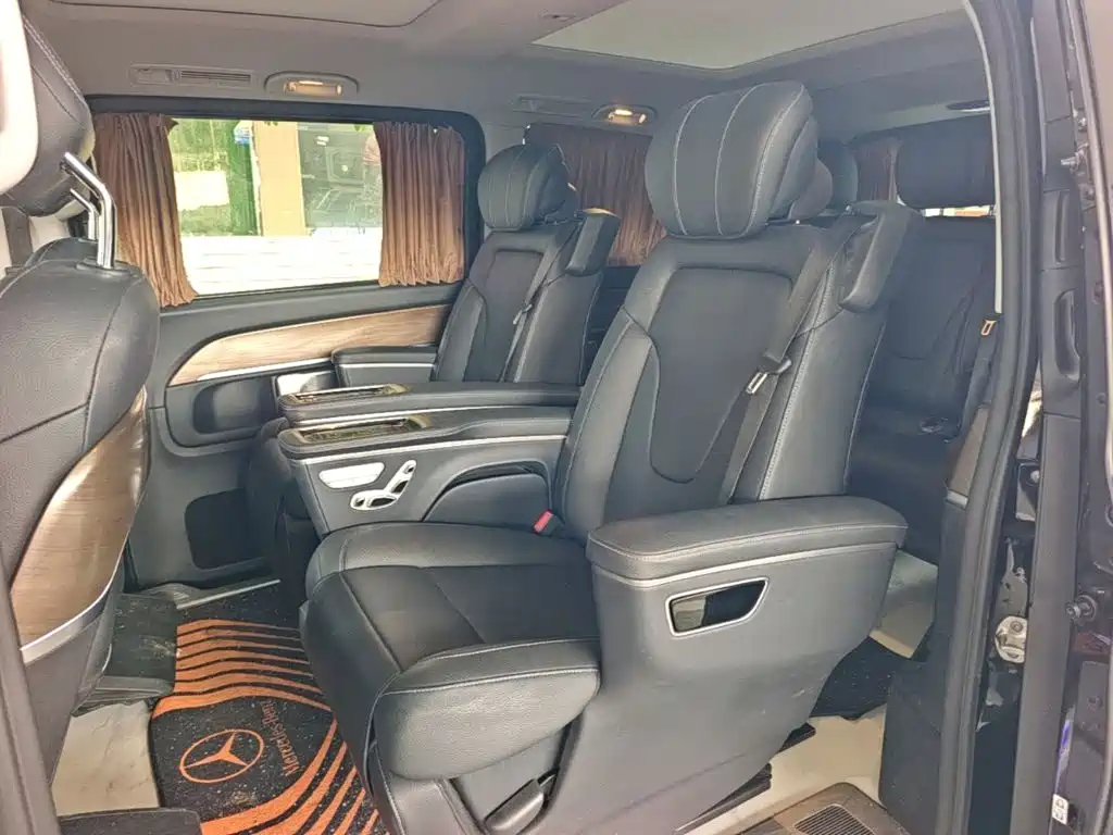 Mercedes-Benz V-Class 2024 — фото 17