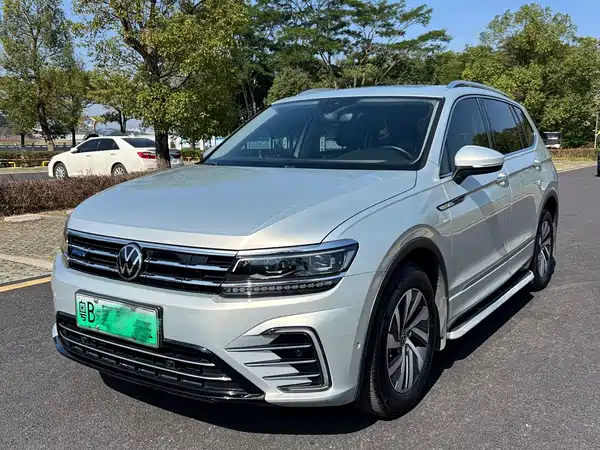 Volkswagen Tiguan L Plug-In Hybrid 2021