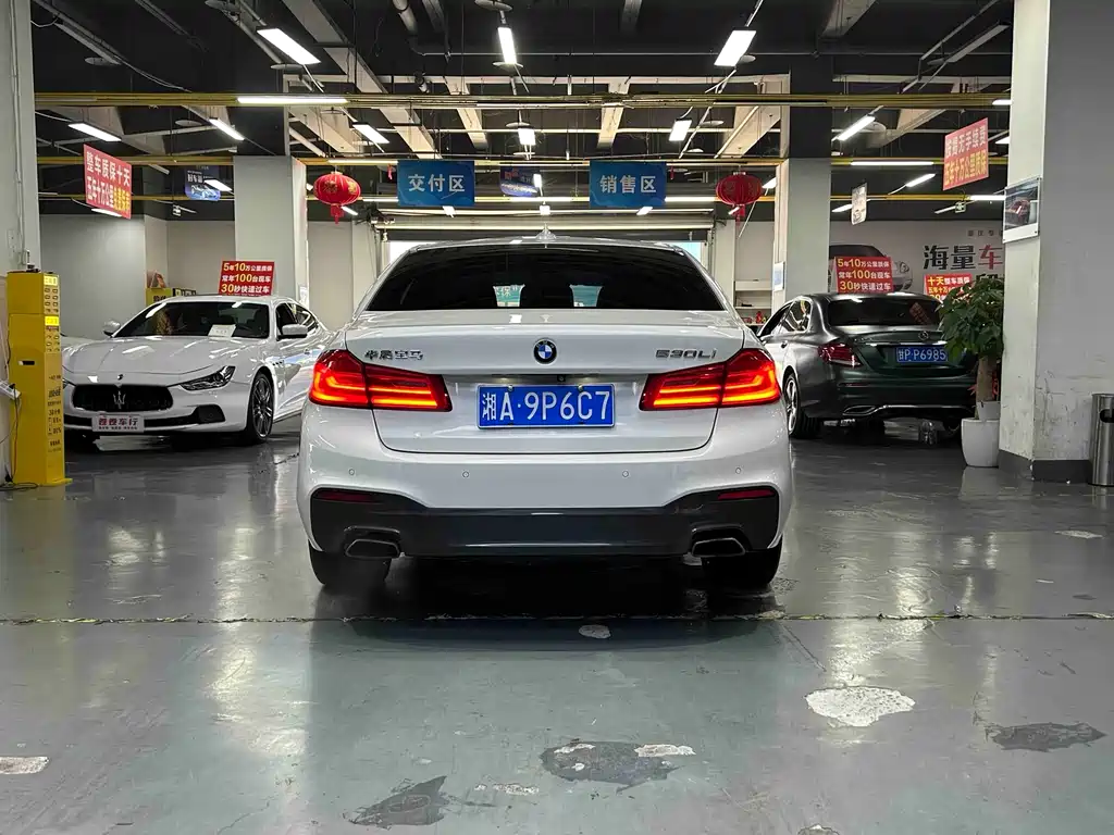 BMW 5 Series 2019 — фото 12