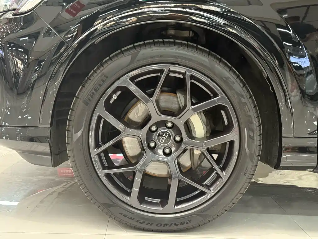 Audi Q7 2025 — фото 15