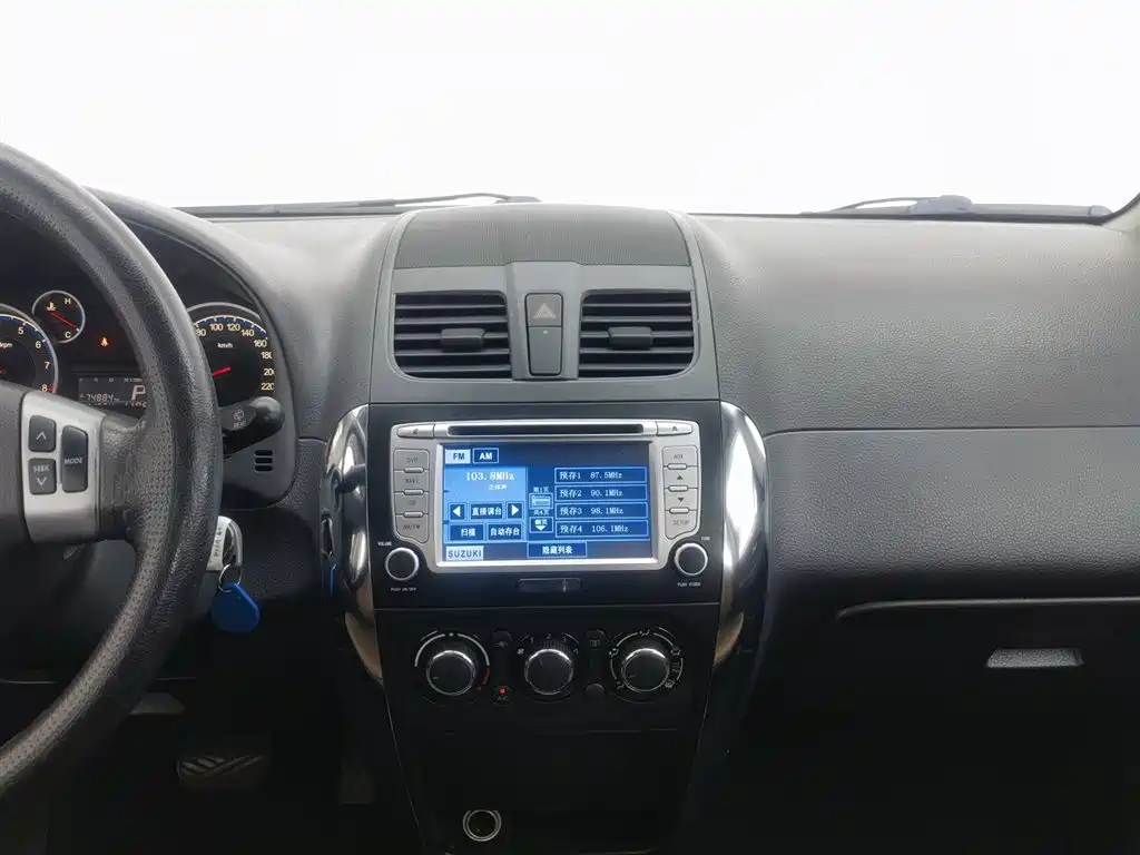 Suzuki SX4 2014 — фото 12