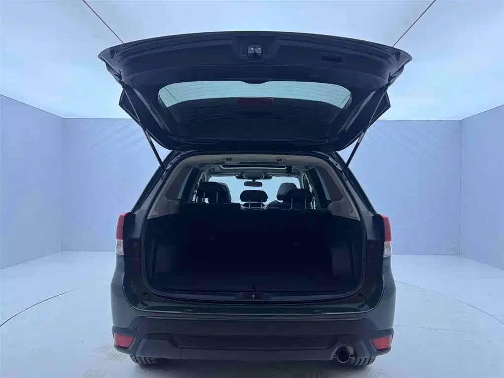 Subaru Forester 2023 — фото 8