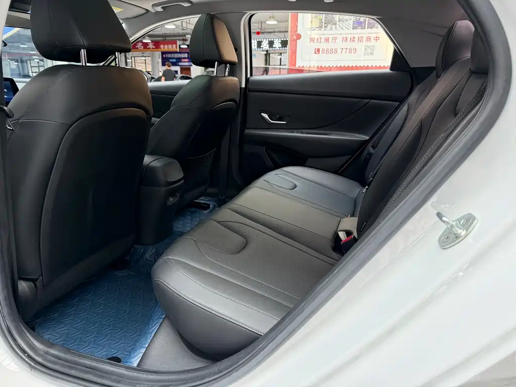 Hyundai Elantra 2021 — фото 10