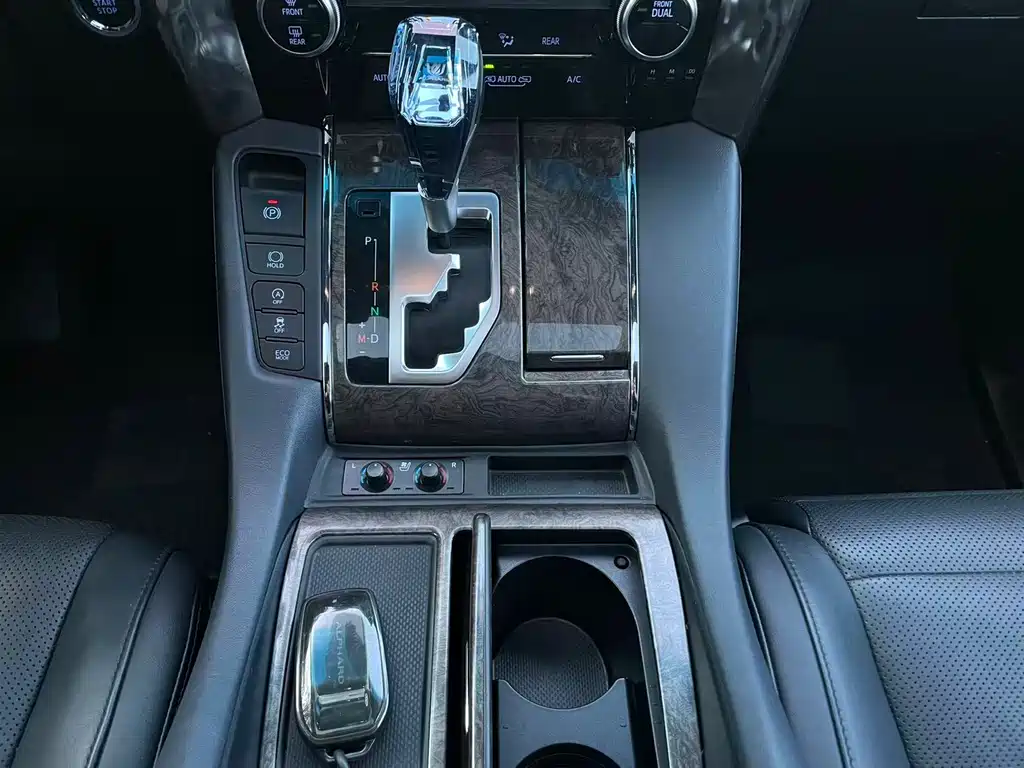 Toyota Alphard 2018 — фото 12