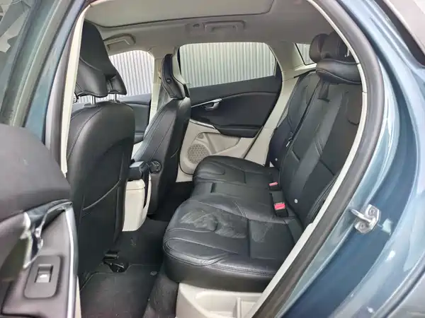 Volvo V40 2013