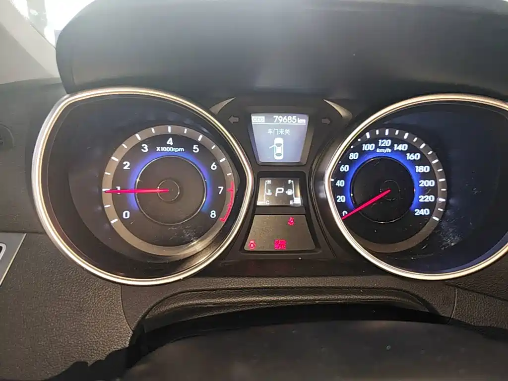 Hyundai Elantra 2017 — фото 12