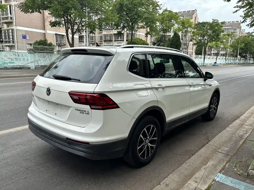 Volkswagen Tiguan L 2018 — фото 7