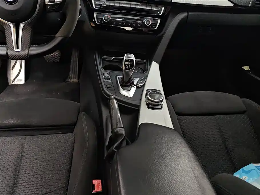 BMW 3 Series 2017 — фото 16