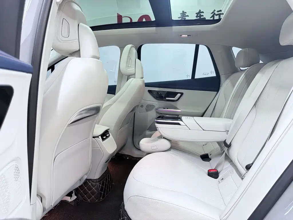 Mercedes-Benz EQE SUV 2023 — фото 15