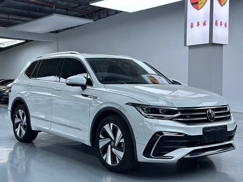 Volkswagen Tiguan L 2024 — фото 3
