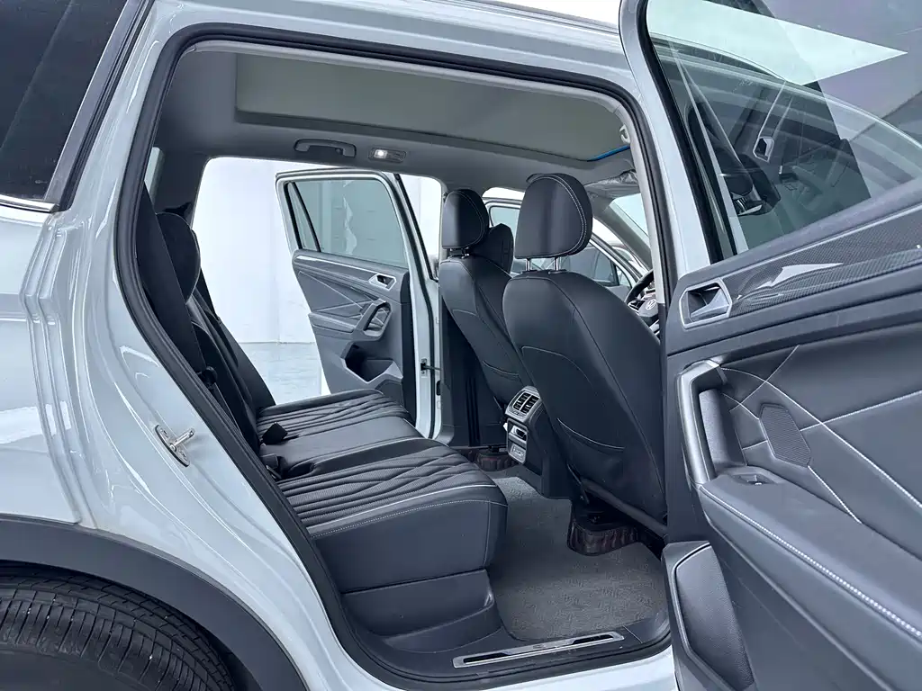 Volkswagen Tiguan L 2024 — фото 14