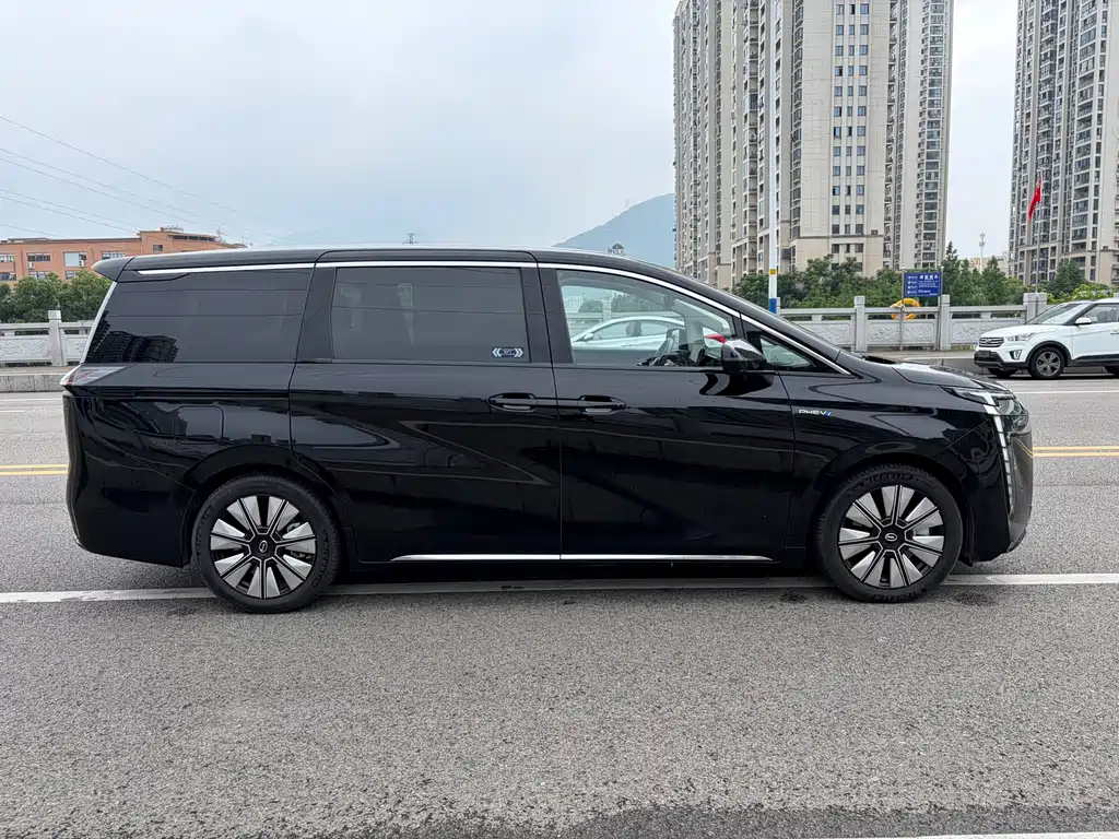 GAC Motor E8 PHEV 2025 — фото 9
