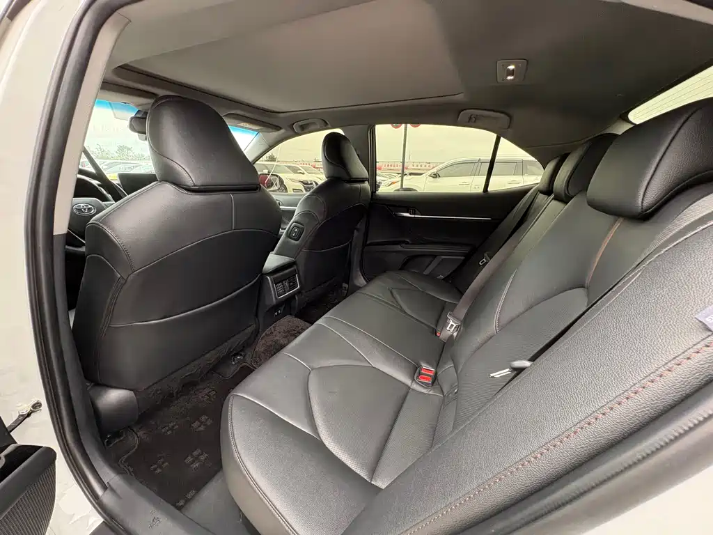 Toyota Camry 2023 — фото 11