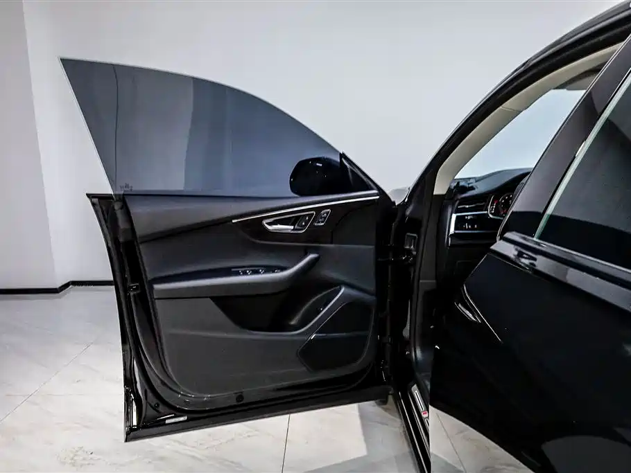 Audi Q8 2023