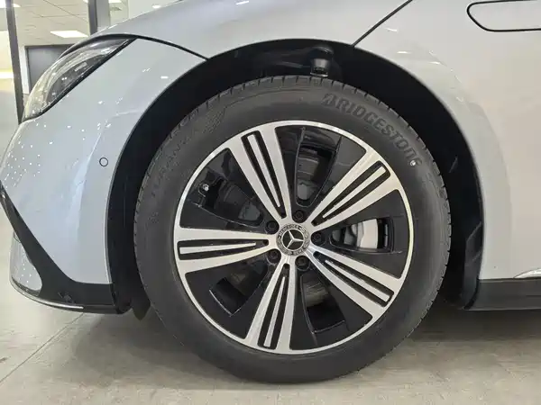 Mercedes-Benz EQE 2025