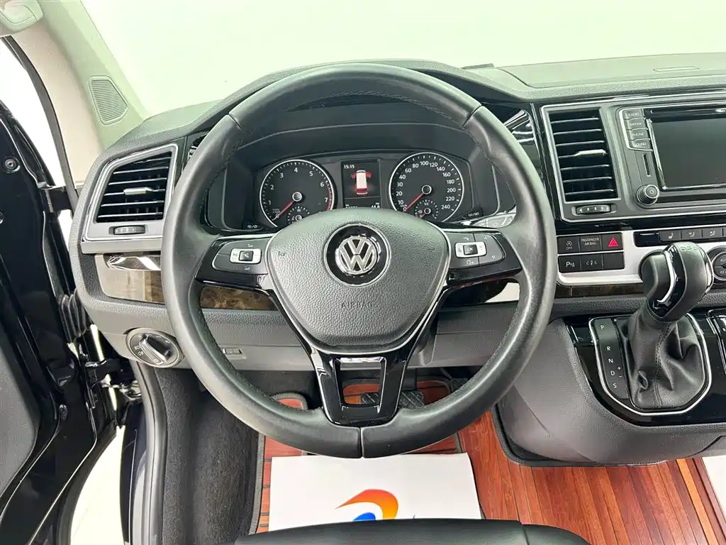Volkswagen Multivan 2018 — фото 16