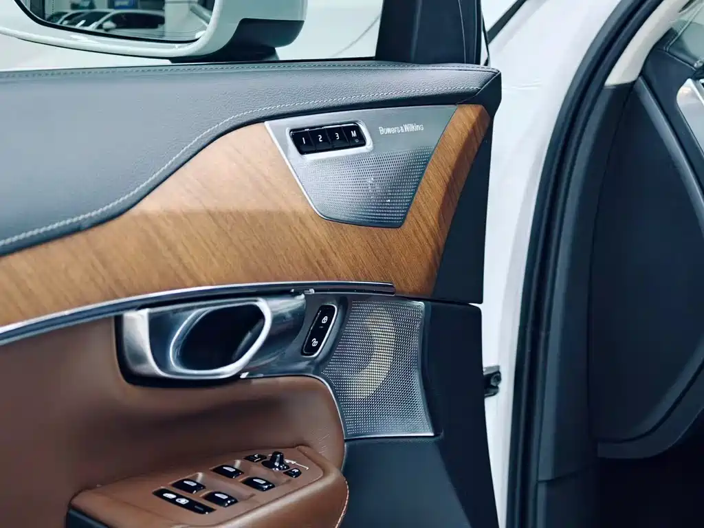 Volvo XC90 2017 — фото 14