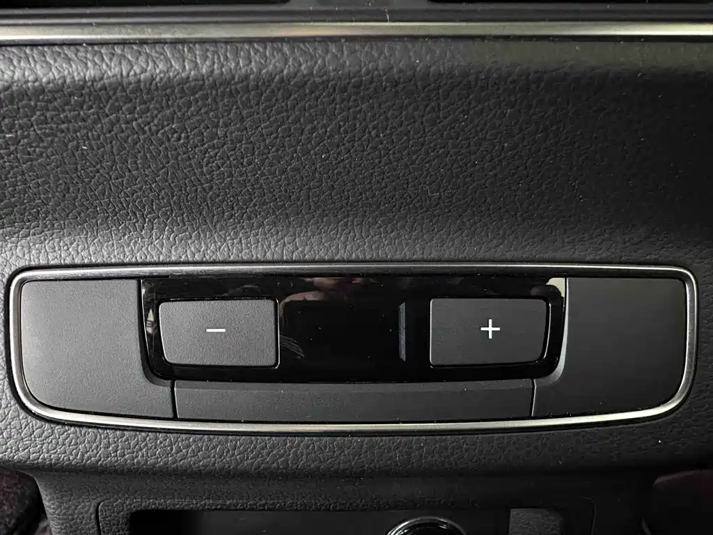 Audi Q5L 2023 — фото 10