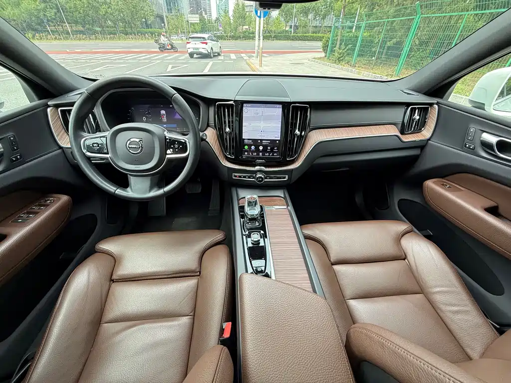 Volvo XC60 PHEV 2021 — фото 12