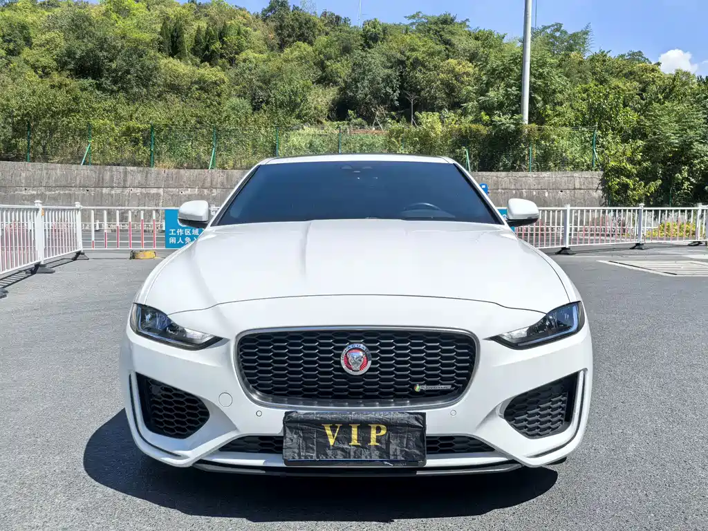 Jaguar XEL 2020 — фото 2