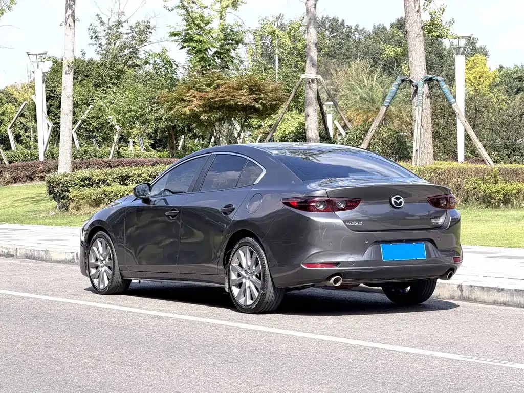 Mazda 3 Axela 2022 — фото 13