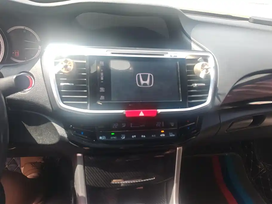 Honda Accord 2017 — фото 13