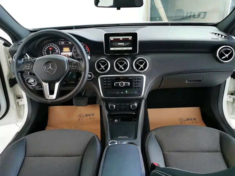 Mercedes-Benz A-Class 2016 — фото 12