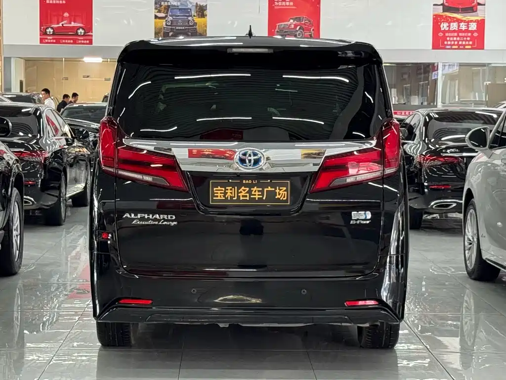 Toyota Alphard 2022 — фото 16
