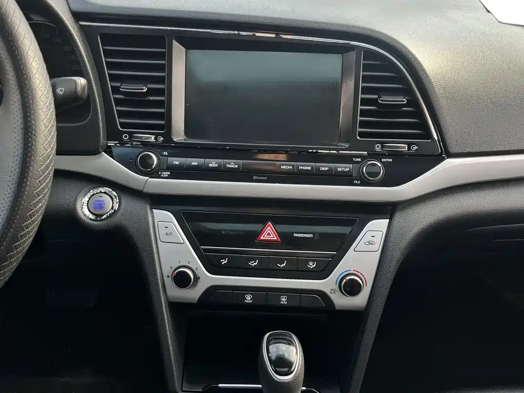 Hyundai Elantra 2018 — фото 14