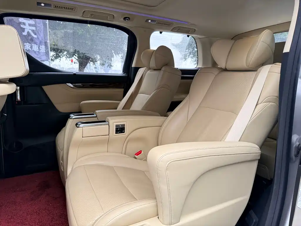 Toyota Alphard 2018 — фото 12