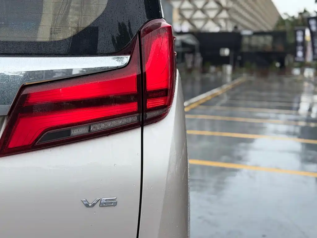 Toyota Alphard 2018 — фото 17