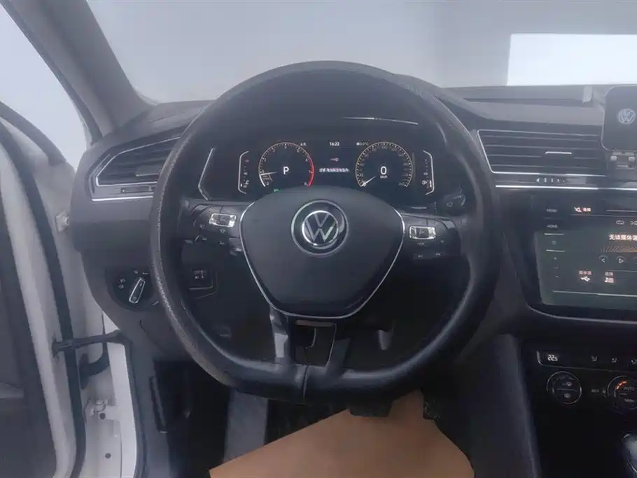 Volkswagen Tiguan L 2021 — фото 15