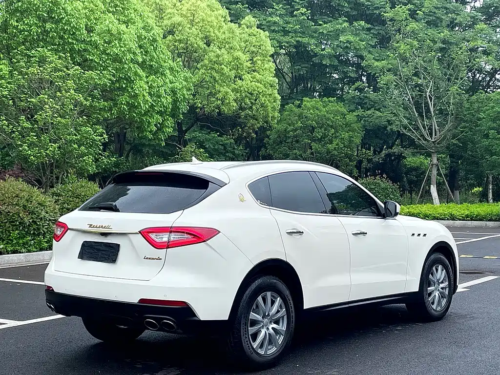 Maserati Levante 2017 — фото 16