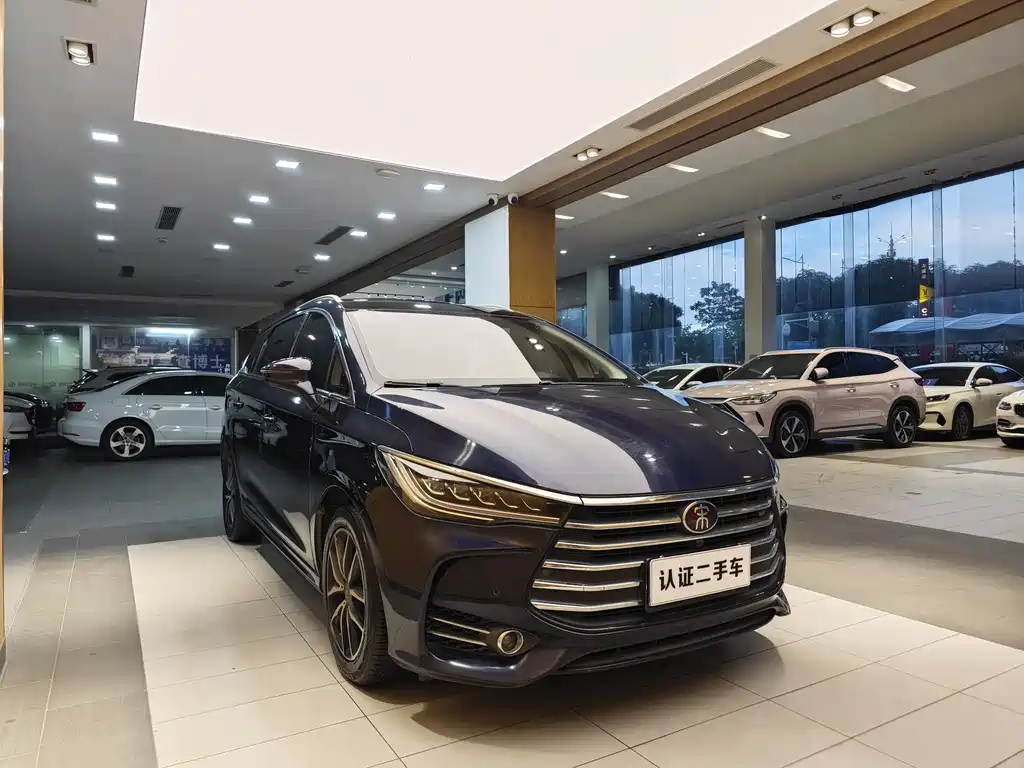 BYD MAX 2018