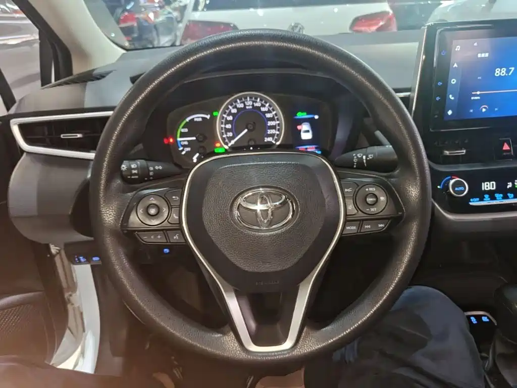 Toyota Corolla 2022 — фото 11