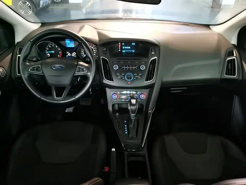 Ford Focus 2016 — фото 10