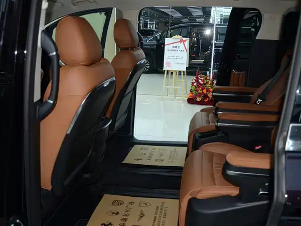 Hongqi HQ9 PHEV 2024