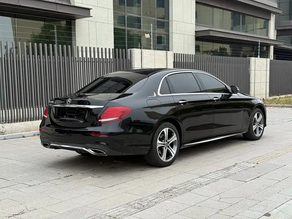 Mercedes-Benz E-Class 2017 — фото 7