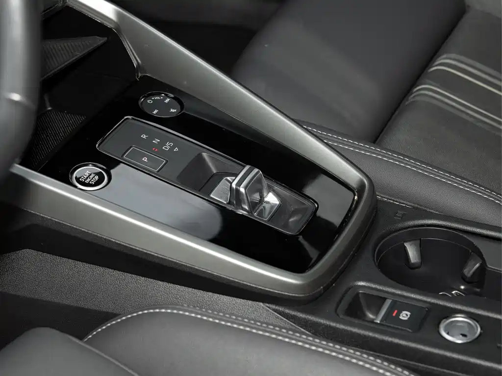 Audi A3 2023 — фото 18