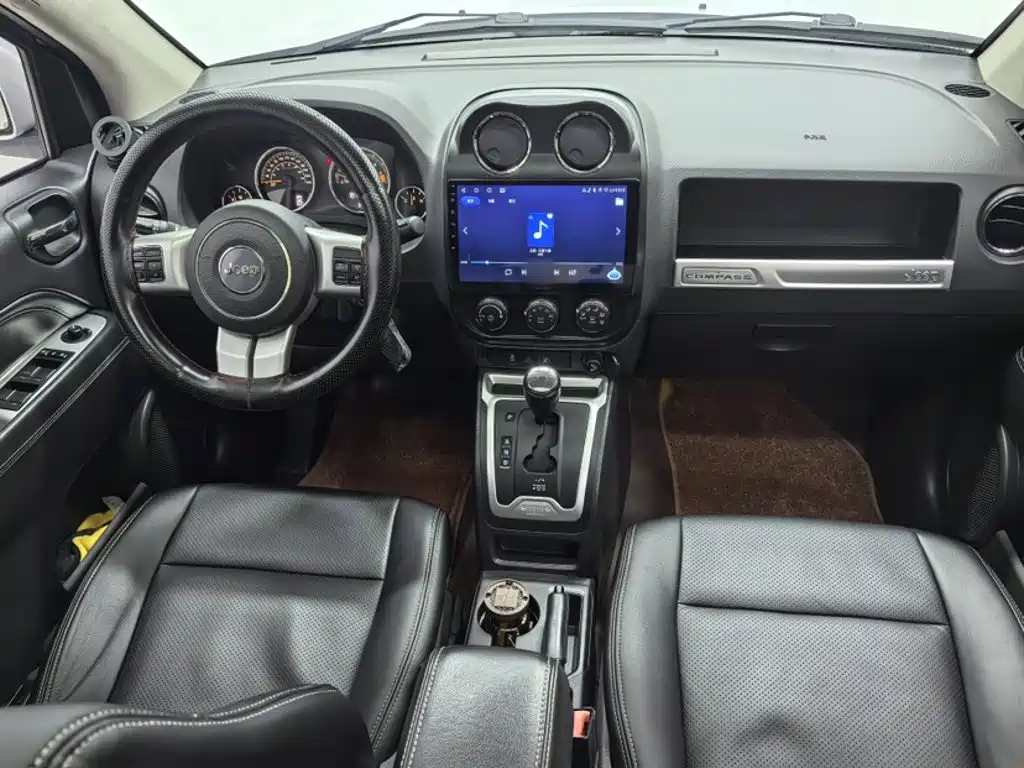 Jeep Compass 2015 — фото 13