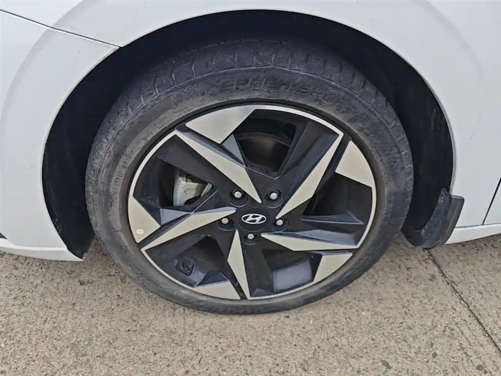 Hyundai Elantra 2023 — фото 23