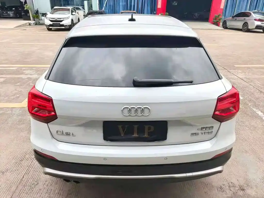 Audi Q2L 2019