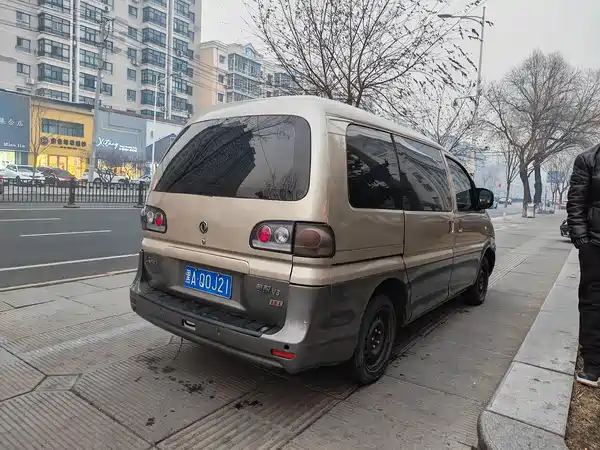 Dongfeng Lingzhi 2013