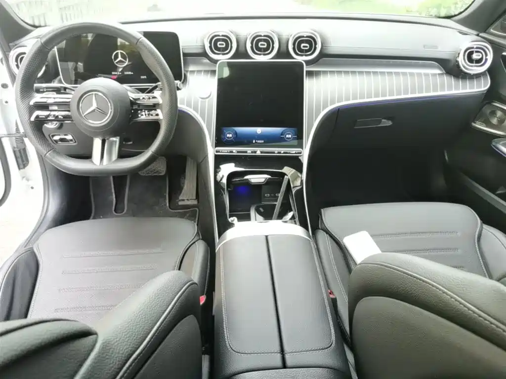 Mercedes-Benz C-Class 2024 — фото 16