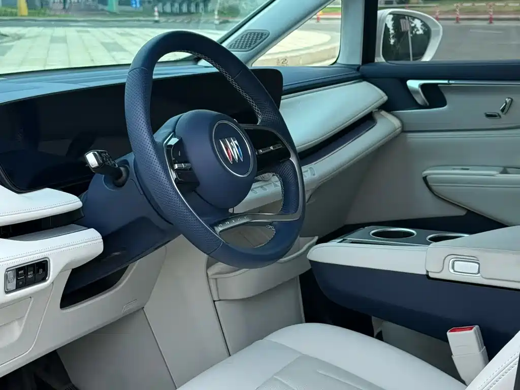 Buick GL8 Hybrid 2024